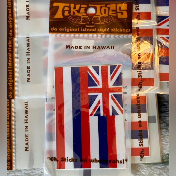 586. Tiki Toes Made in Hawaii, 4” Hawaiian flag vinyl sticker NEW - Picture 4 of 4